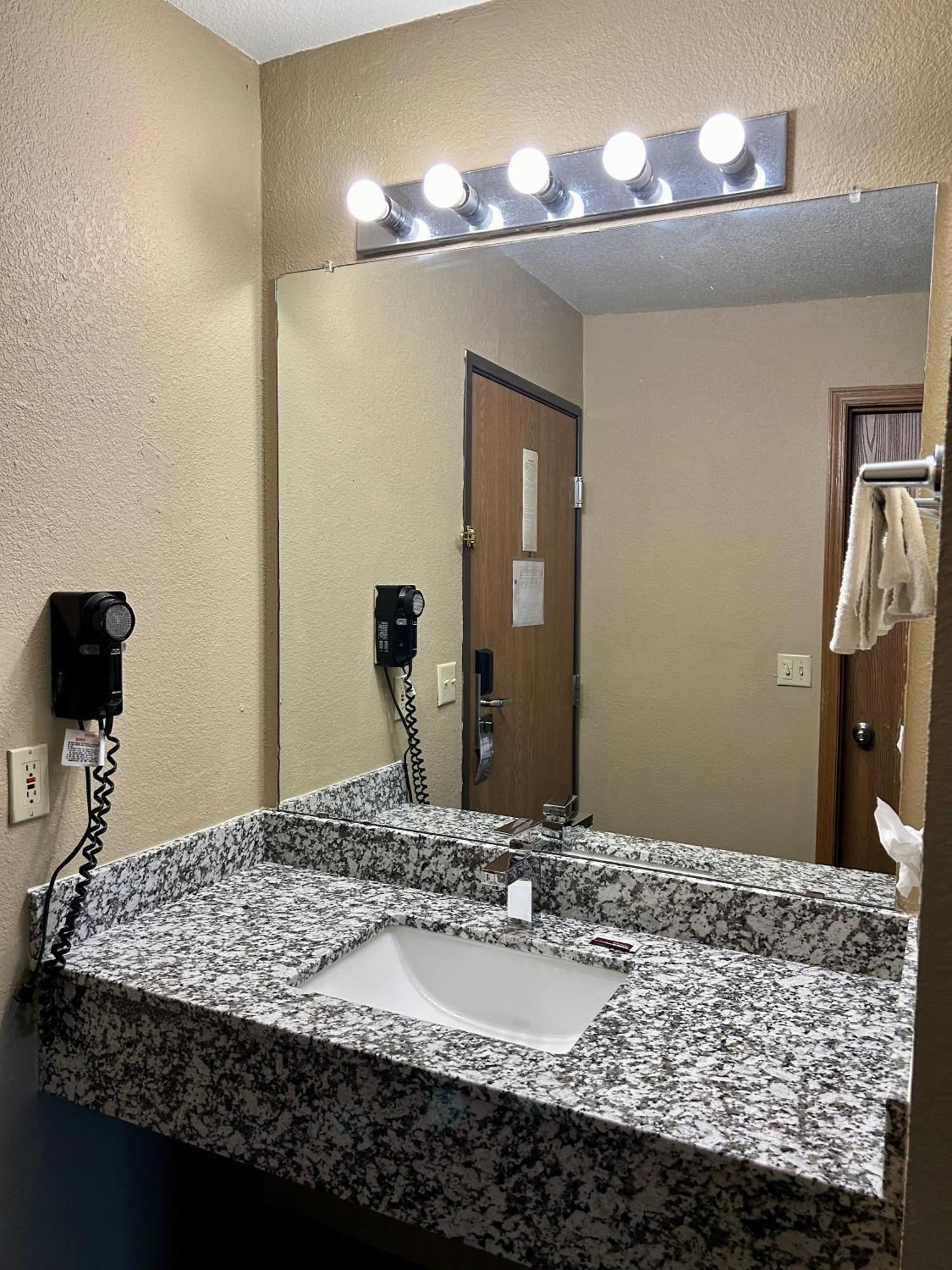 Super 8 By Wyndham Platte City Kansas City Area Dış mekan fotoğraf